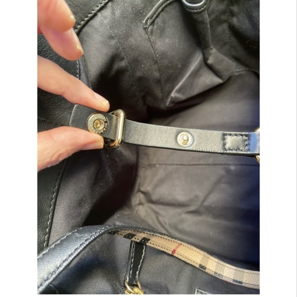 Burberry Black Leather Shoulder Bag, Excellent Condition. - Picture 7 of 10